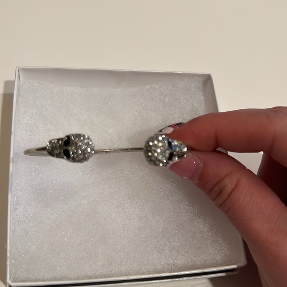 Double sided silver colored rhinestone skull bangle bracelet - Picture 2 of 4